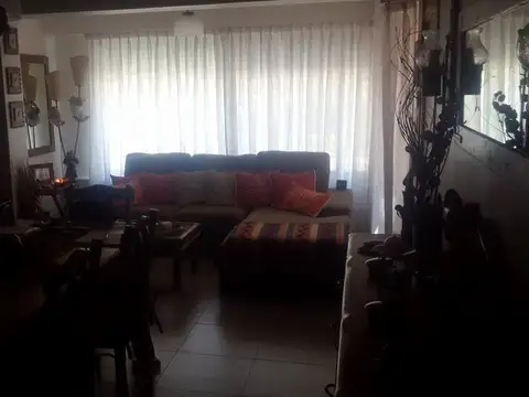 EN VENTA EN EL PALOMAR CERCANO A LA ESTACION CASA AMERICANA DE 4 AMBIENTES CON COCHERA - FICHA 6789