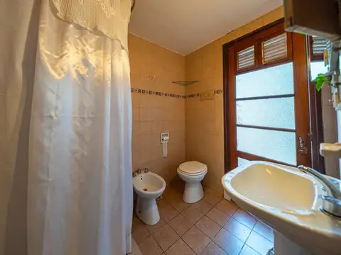 CASA PASILLO EN VENTA NO PH 2 DORMITORIOS
