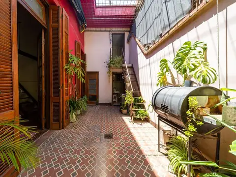 CASA PASILLO EN VENTA NO PH 2 DORMITORIOS