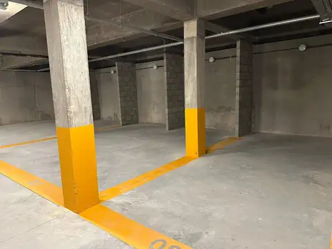 VENTA COCHERA CUBIERTA CON BAULERA VILLA DEVOTO