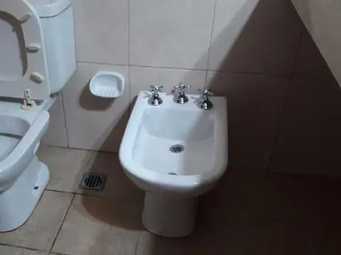 CASA 6 AMBIENTES EN BARRIO ZACAGNINI