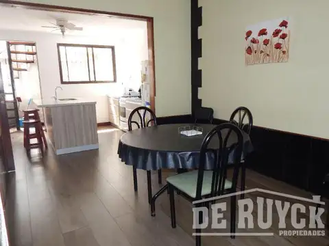 Casa 5 ambientes con 3 baños