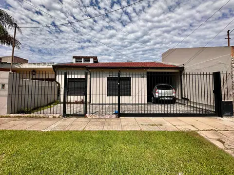Casa en venta  4 ambientes  Castelar Sur
