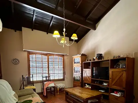 Casa en venta  4 ambientes  Castelar Sur