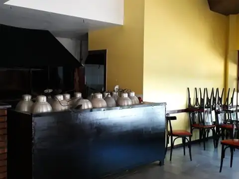 Local en venta en esquina en Tres Arroyos al 2800 Flores CABA