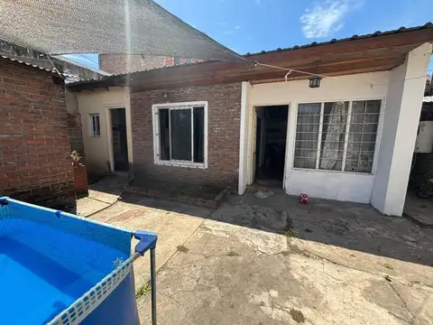 Casa 6 ambientes con 2 baños