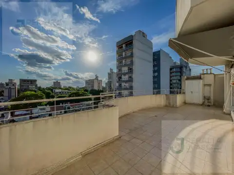 Amplio Departamento de 3 dormitorios en Venta Centro