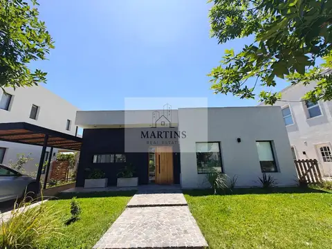 Casa con pileta en Pilar del Este Santa Lucia