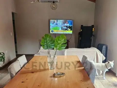 Casa 4 ambientes con 2 baños