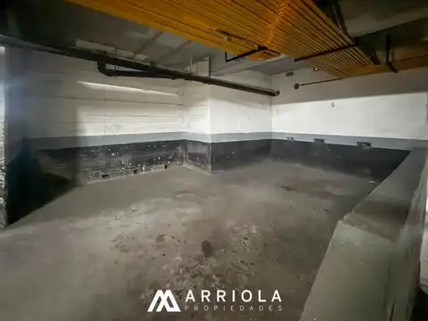 Cochera Cubierta FIJA. CENTRO.