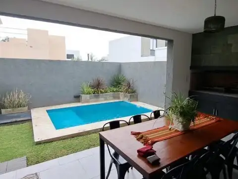 Casa 5 ambientes con 3 baños