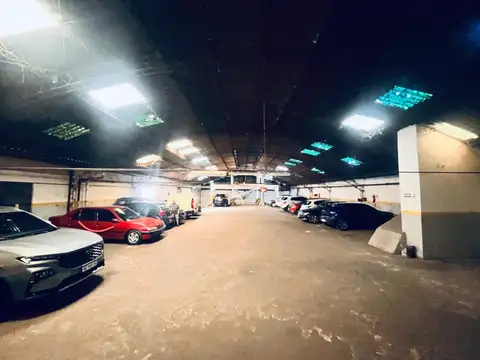 3 pisos de cocheras y vivienda