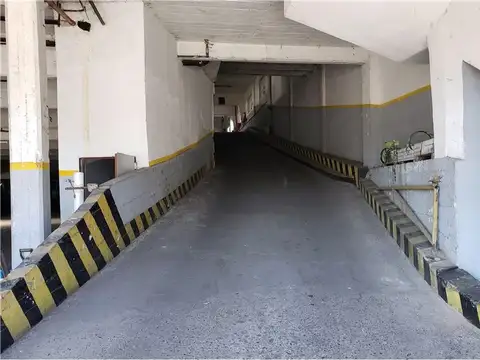 3 pisos de cocheras y vivienda