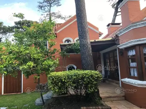 Casa en Venta en Playa Mansa, USD 490.000