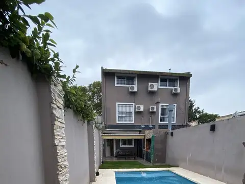 Casa 5 ambientes con 3 baños