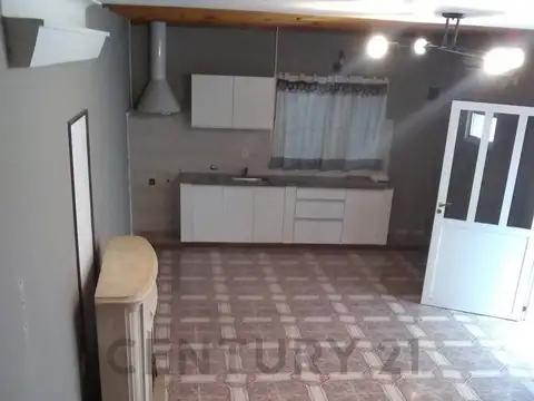 Galpon sobre avenida en venta en La Plata