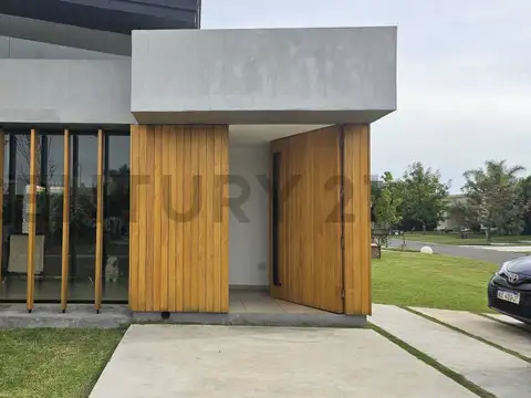 Juana de Arco 6700, Piso 0