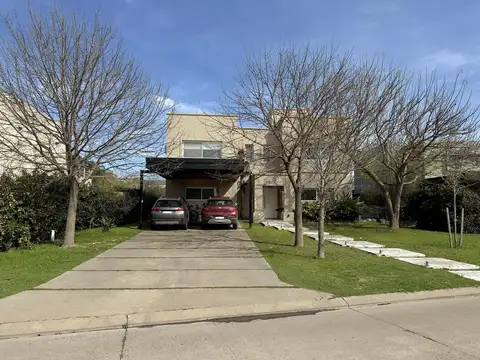 VENTA - Casa 4 dormitorios - San Sebastian, Funes