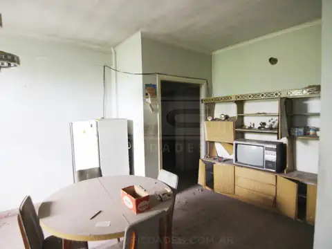 Excelente Deposito  sobre Lote de 375 m2  -  Martinez