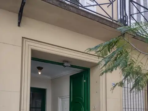 Doctor Luis Agote e/ Guido y Pasaje Francisco de Vittoria