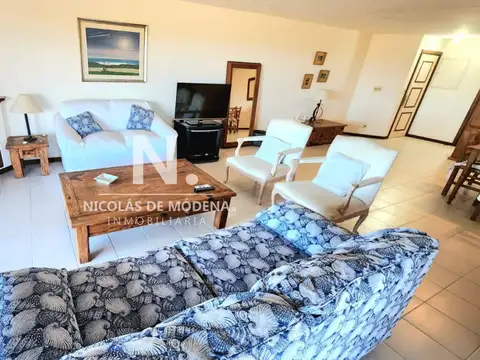 En venta apartamento de 3 dormitorios con parrillero y excelente vista en Manantiales