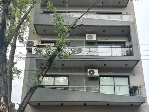 Departamento de 2 ambientes  con cochera en Quilmes Centro