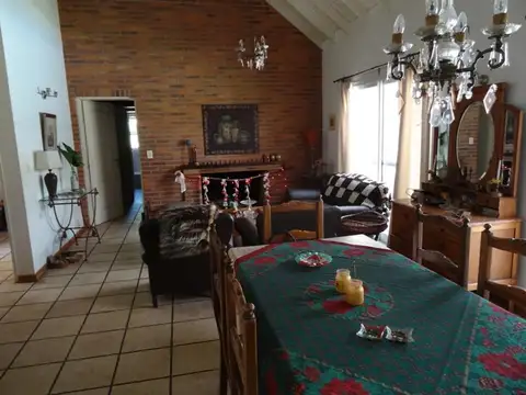 Casa 3 ambientes con 2 baños