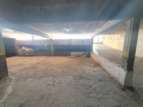 Venta Cochera Amplia Por Ascensor
