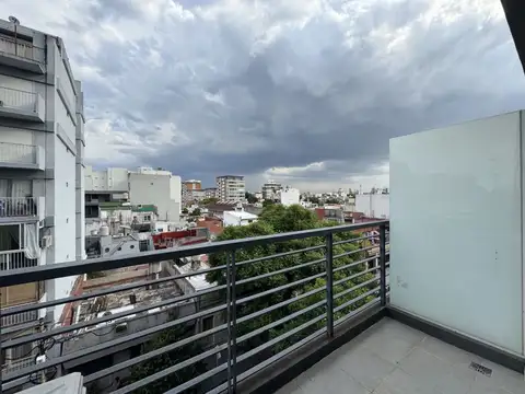 CAMARONES 2000, Piso 4