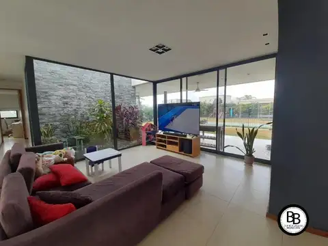 Casa 4 ambientes con 3 baños