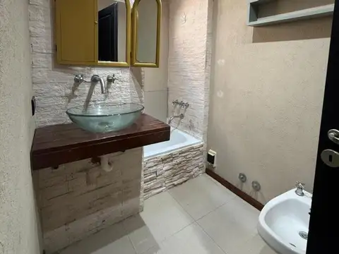 Casa en Alquiler con 1 cochera