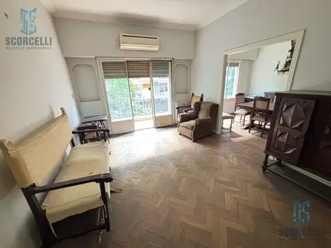 Depto. de 100 m2 cub. con Balcón, depend. baulera, terraza de uso comun. A REFACCIONAR!