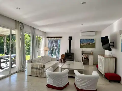 Casa en Alquiler Temporal con 2 cocheras