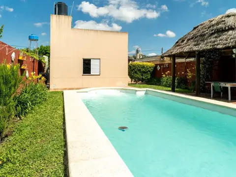 Casa 11 ambientes con 2 baños