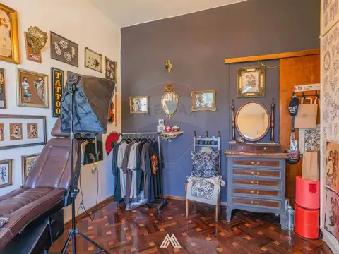 Casa 9 ambientes con 2 baños