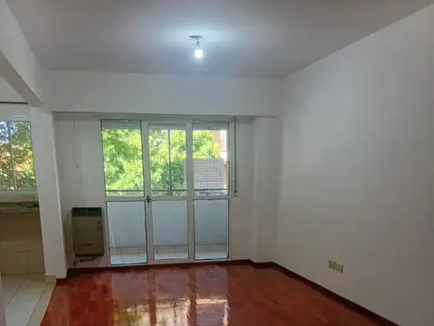 Av. Pellegrini 1200, Piso 1