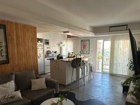Excelente Departamento Reciclado a nuevo con 2 Dormitorios + Cochera Descubierta