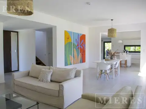 Casa 6 ambientes con 3 baños