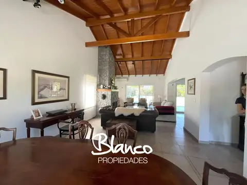 Casa 5 ambientes con 3 baños