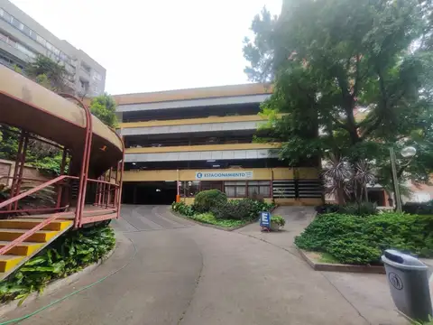 Cochera en Venta en Morón sobre Av. Rivadavia