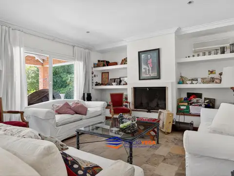 Casa en Venta con 6 cocheras