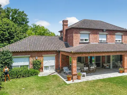 Casa a la venta en Martindale C.C.