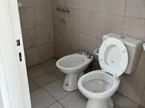 Casa 5 ambientes con 1 baño