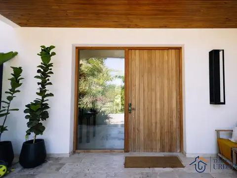 Impecable casa con lindisimo jardin en venta en ALTOS DEL PILAR-  TERESA URDAPILLETA PROPIEDADES