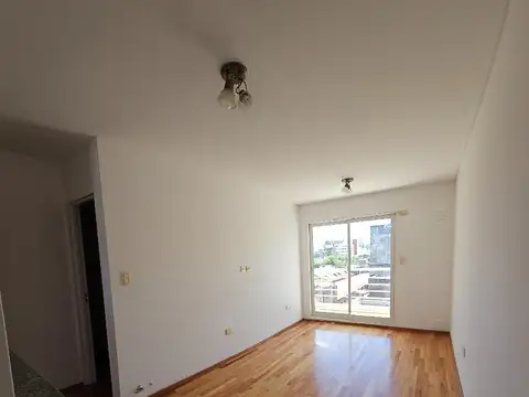 SANTIAGO Y MENDOZA 1 DORMITORIO BALCON AL FRENTE