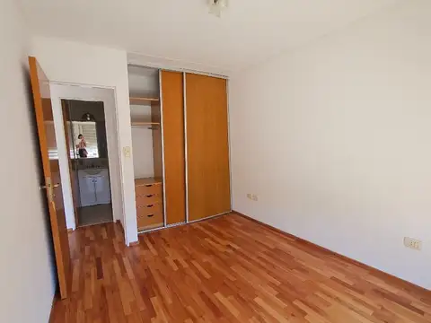 SANTIAGO Y MENDOZA 1 DORMITORIO BALCON AL FRENTE