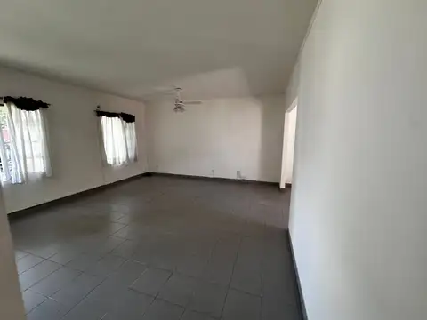 Casa en Alquiler en Pablo Podesta, $ 1.100.000