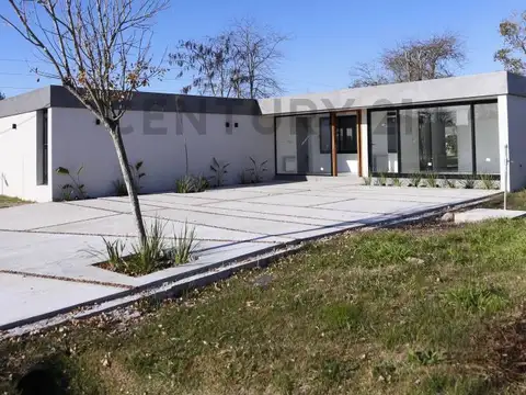 Casa en venta en planta baja barrio cerrado LAS CAROLINAS