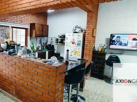 Casa 5 ambientes con 2 baños