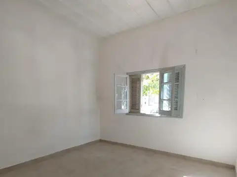 CASA CENTRICA, REMODELADA - 3 DORMITORIOS EN ESPERANZA